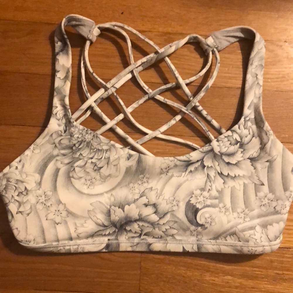 Lululemon sports bra